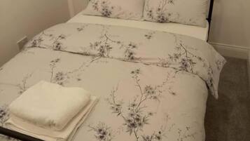 House | 2 bedrooms, iron/ironing board, free WiFi, bed sheets