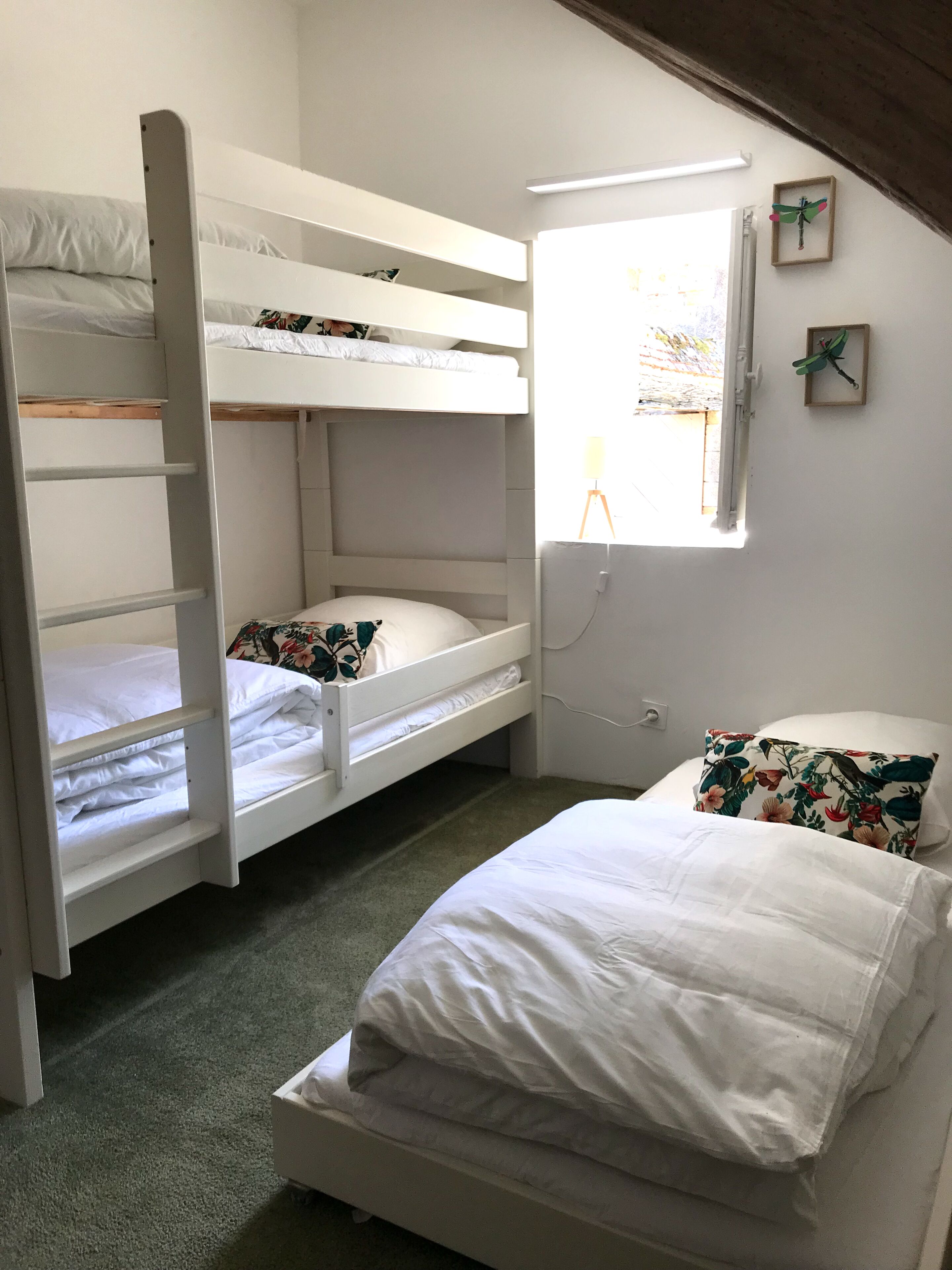 2 Schlafzimmer, Schreibtisch, Bügeleisen/Bügelbrett, Reisekinderbett