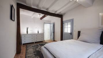 4 Schlafzimmer, Bügeleisen/Bügelbrett, WLAN, Bettwäsche