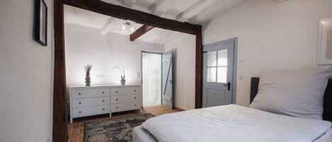 4 Schlafzimmer, BĂŒgeleisen/BĂŒgelbrett, WLAN, BettwĂ€sche