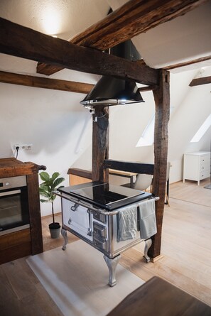 Réfrigérateur, plaque de cuisson, lave-vaisselle, bouilloire électrique