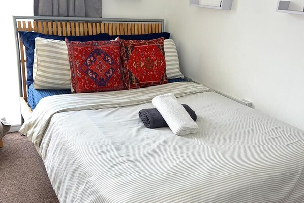 1 chambre, fer et planche à repasser, Wi-Fi gratuit, draps fournis