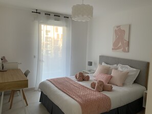 2 slaapkamers, een strijkplank/strijkijzer, wifi, beddengoed