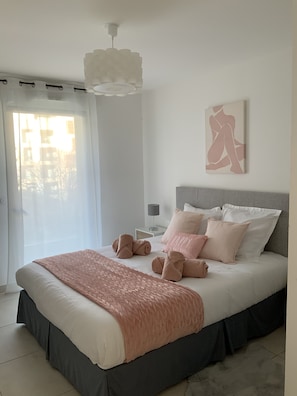 2 chambres, fer et planche à repasser, Wi-Fi, draps fournis