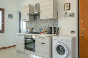 Apartment | Eigene Küche | Kühlschrank, Ofen, Herdplatte, Wasserkocher