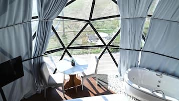 Xalet familiar, banyera d'hidromassatge | Vista des de l'habitació