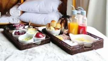 Chalé romântico, banheira | Wi-Fi de cortesia, roupa de cama
