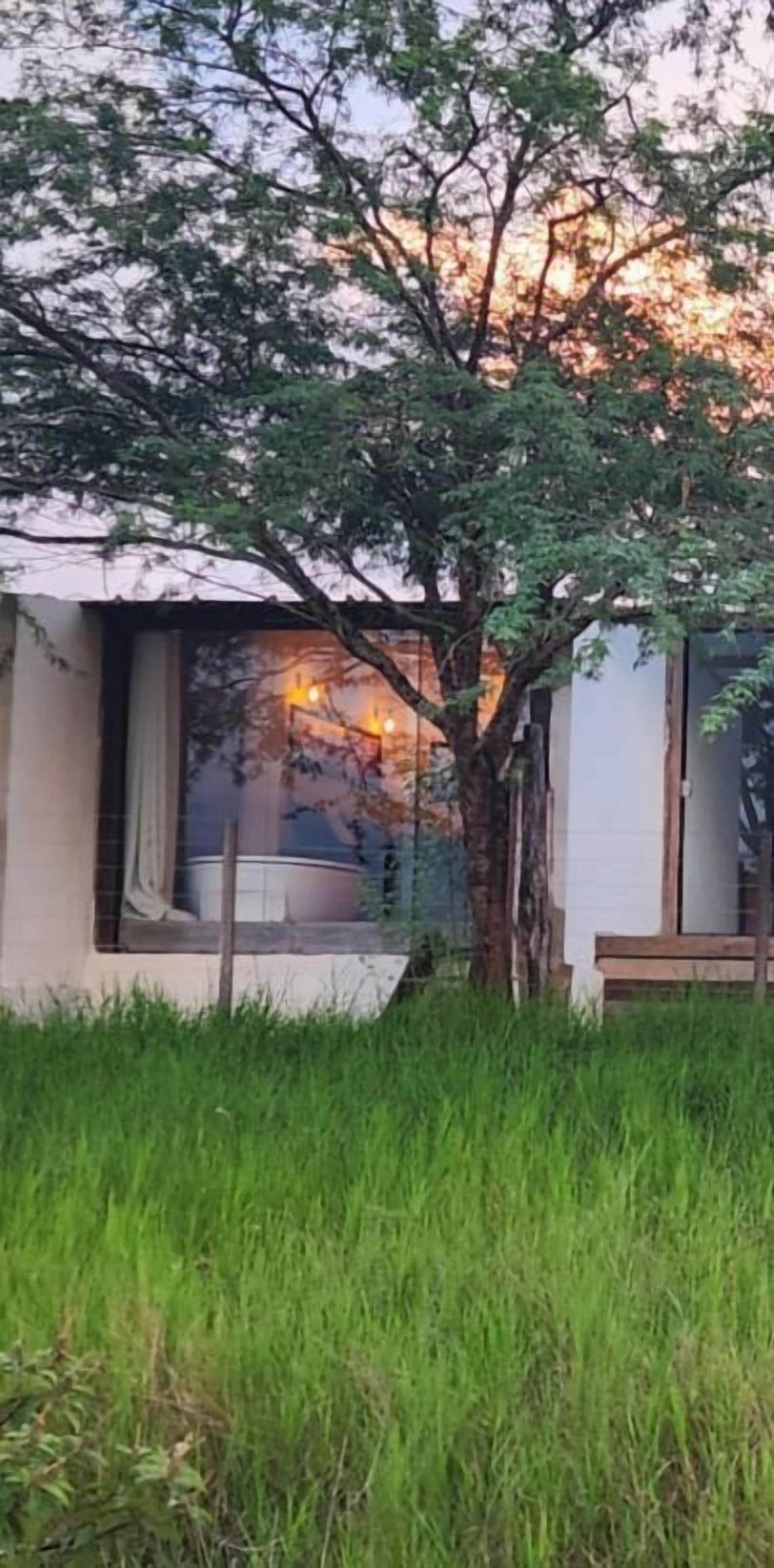 Quarto premium, 1 cama Queen, para não fumantes, banheira | Wi-Fi de cortesia, roupa de cama