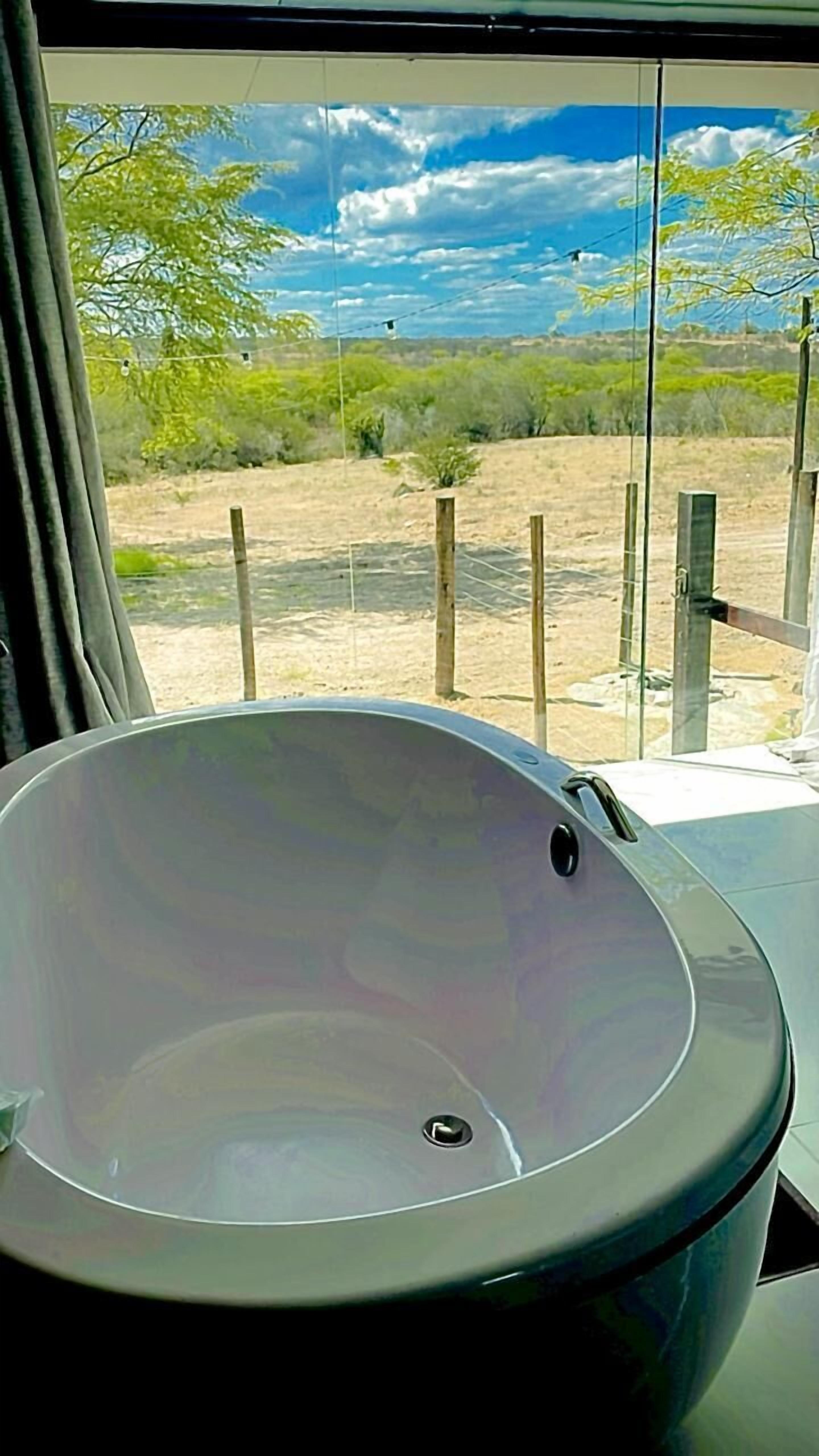 Standard Room, 1 Queen Bed, Fireplace | Deep-soaking bathtub