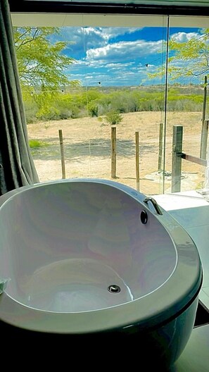 Standard Room, 1 Queen Bed, Fireplace | Deep-soaking bathtub