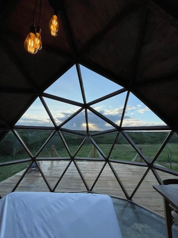 Romantisches Chalet, Badewanne | Ausblick vom Zimmer