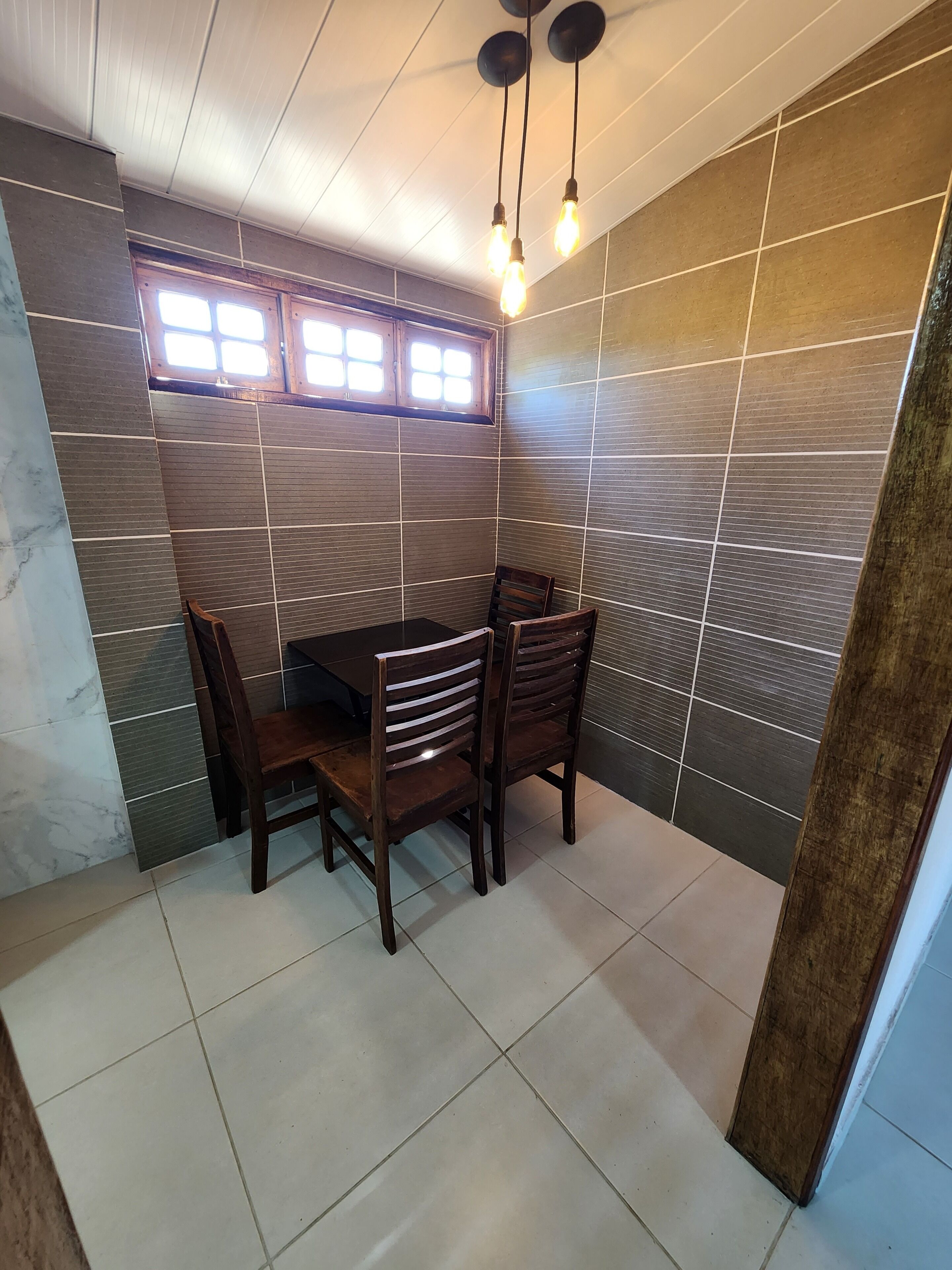 Standard Cottage, Jetted Tub | Dining room