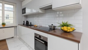 Coffee/tea maker, microwave, dishwasher, cookware/dishes/utensils - Aparthotel #6 Chmielna by Renters (Warsaw)