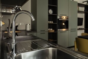 Réfrigérateur, four, plaque de cuisson, lave-vaisselle