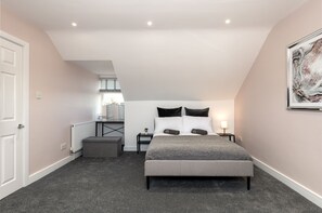 1 habitación, tabla de planchar con plancha, wifi gratis y ropa de cama 