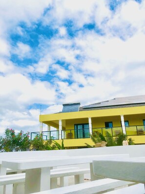 Property grounds - Allenview Apartment (Malvern)