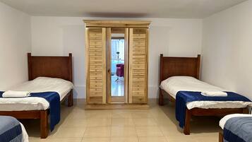 4 bilik tidur, seterika/papan seterika, Wi-fi percuma