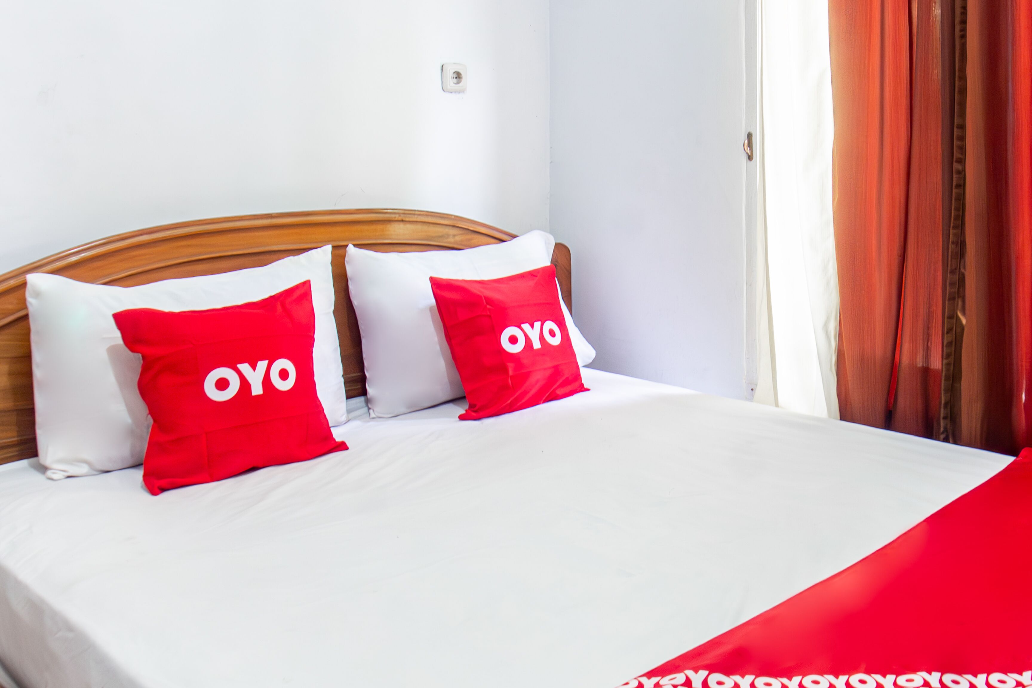 Meja kerja, Wi-Fi gratis, dan seprai linen