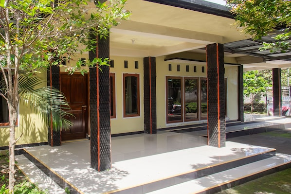 ด้านหน้าที่พัก