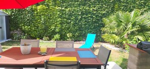 Outdoor dining - Maison Quartier Calme Avec Jardin à Proximité du Centre de La Rochelle (La Rochelle)