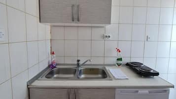 Frigorífic, microones i placa de cuina