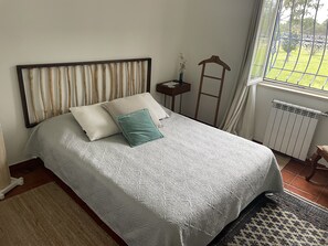 3 dormitorios, tabla de planchar con plancha, wifi gratis y ropa de cama