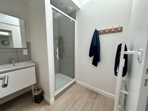 Shower, hair dryer, towels, toilet paper