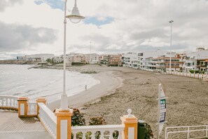 On the beach - La Niña 10 Salinetas Beach - Telde (Municipality of Telde)