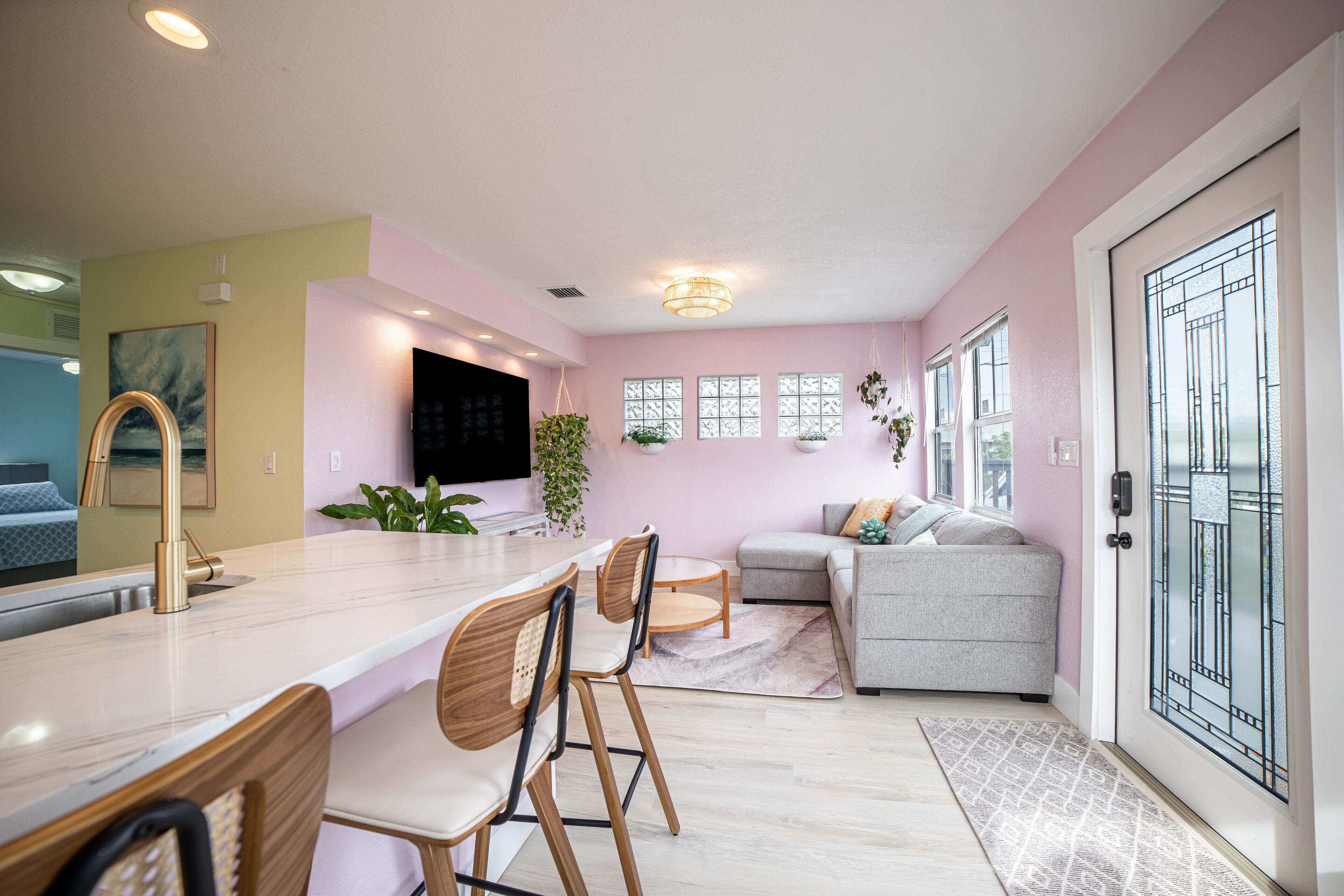 Tropical Treetop Hideaway Just A Short Walk To Beach - Lake Worth, FL