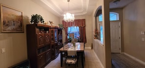 Dining - Gorgeous 5 bedroom home w/ pool. Close to Destin Beaches. No cleaning fee! (Niceville)