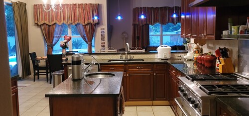 Gorgeous 5 bedroom home w/ pool. Close to  Destin Beaches. No cleaning fee!