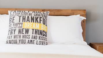 Deluxe Room, 1 Queen Bed, Patio, Garden View | Egyptian cotton sheets, premium bedding, desk, laptop workspace