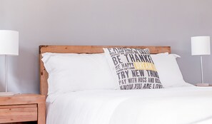 Deluxe Room, 1 Queen Bed, Patio, Garden View