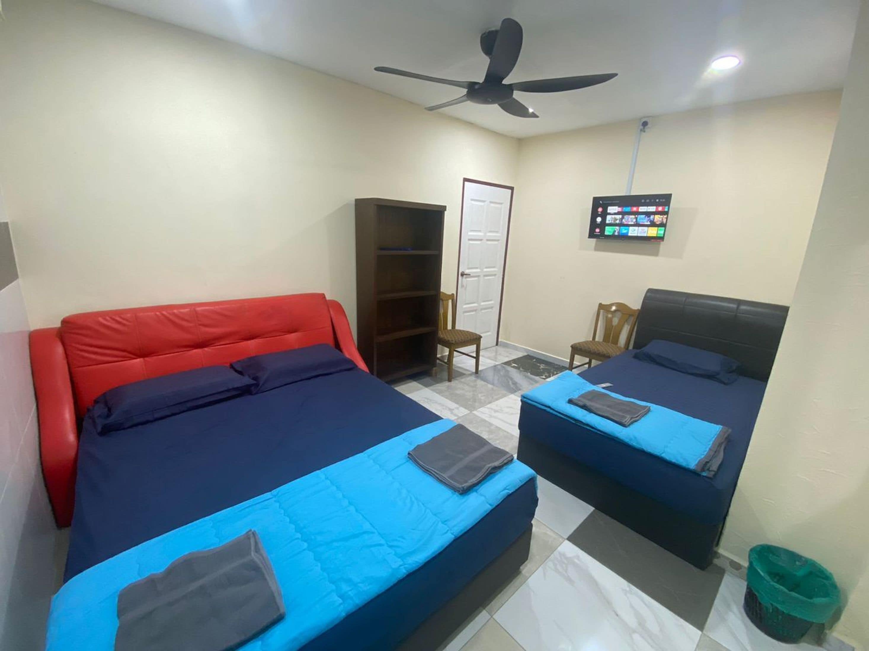Triple Room, Private Bathroom | Laptop workspace, free WiFi, bed sheets