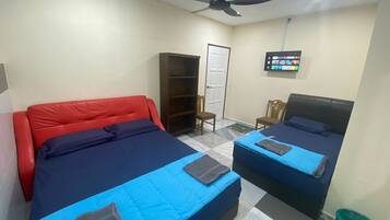 Triple Room, Private Bathroom | Laptop workspace, free WiFi, bed sheets