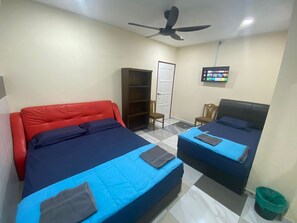 Triple Room, Private Bathroom | Laptop workspace, free WiFi, bed sheets