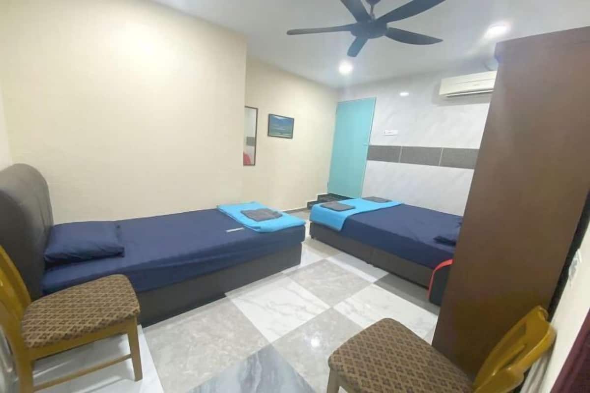 Laptop workspace, WiFi (free), bed sheets