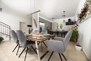 Dining - Ema Luxury Villa (Risika)