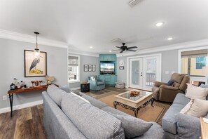 Smart TV, books, stereo