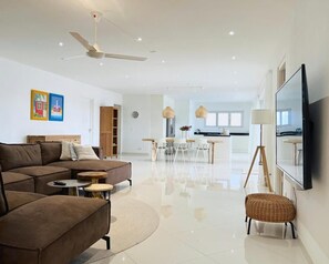 Smart TV - Appartement in Luxe Villa met Privé-zwembad (Willemstad)