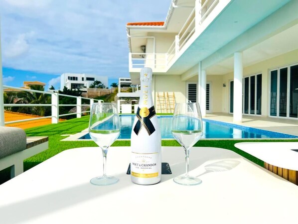 Pool - Appartement in Luxe Villa met Privé-zwembad (Willemstad)