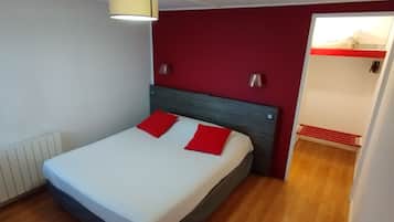 Phòng Tiêu chuẩn, 1 giường cỡ queen | Bàn, bàn ủi/dụng cụ ủi quần áo, nôi/cũi di động