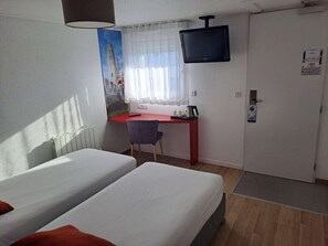 Standard Room, 2 Twin Beds | Desk, iron/ironing board, travel crib, free WiFi - Kyriad Rouen Sud - Oissel (Saint-Etienne-du-Rouvray)