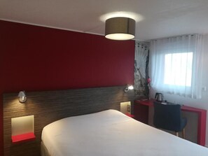 Standard Room, 1 Queen Bed