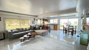 Family Villa | Living area