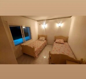 4 bedrooms, bed sheets