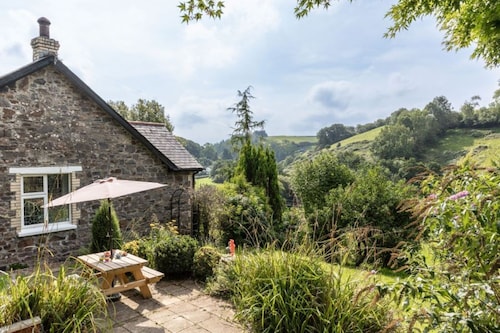 Dog friendly rural retreat with countryside views