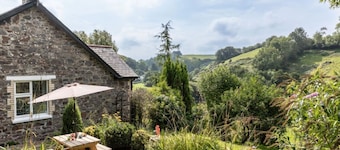 Dog friendly rural retreat with countryside views