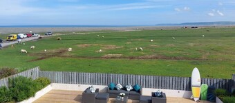 Luxury 4 bed beachside home with coastal views