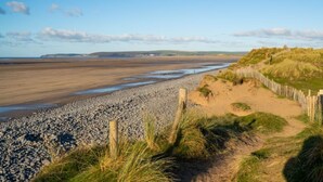 Beach nearby - Luxury 4 bed beachside home with coastal views (Westward Ho!)